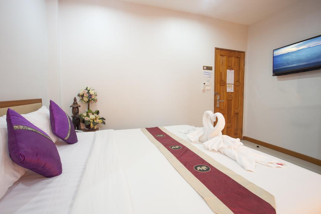 Hip Yaya Residences Patong Exterior foto