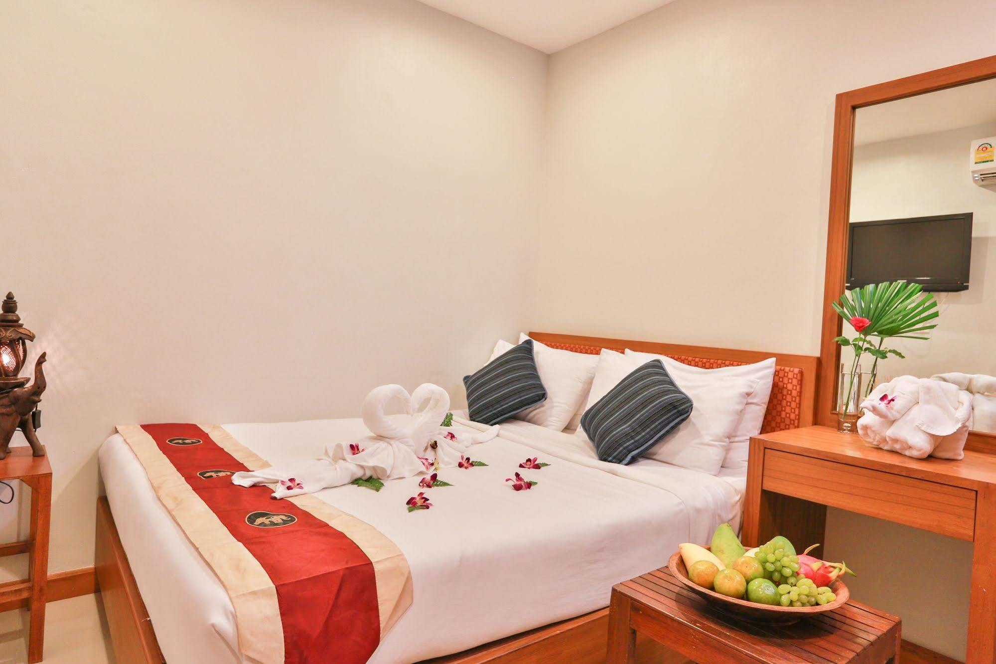 Hip Yaya Residences Patong Exterior foto