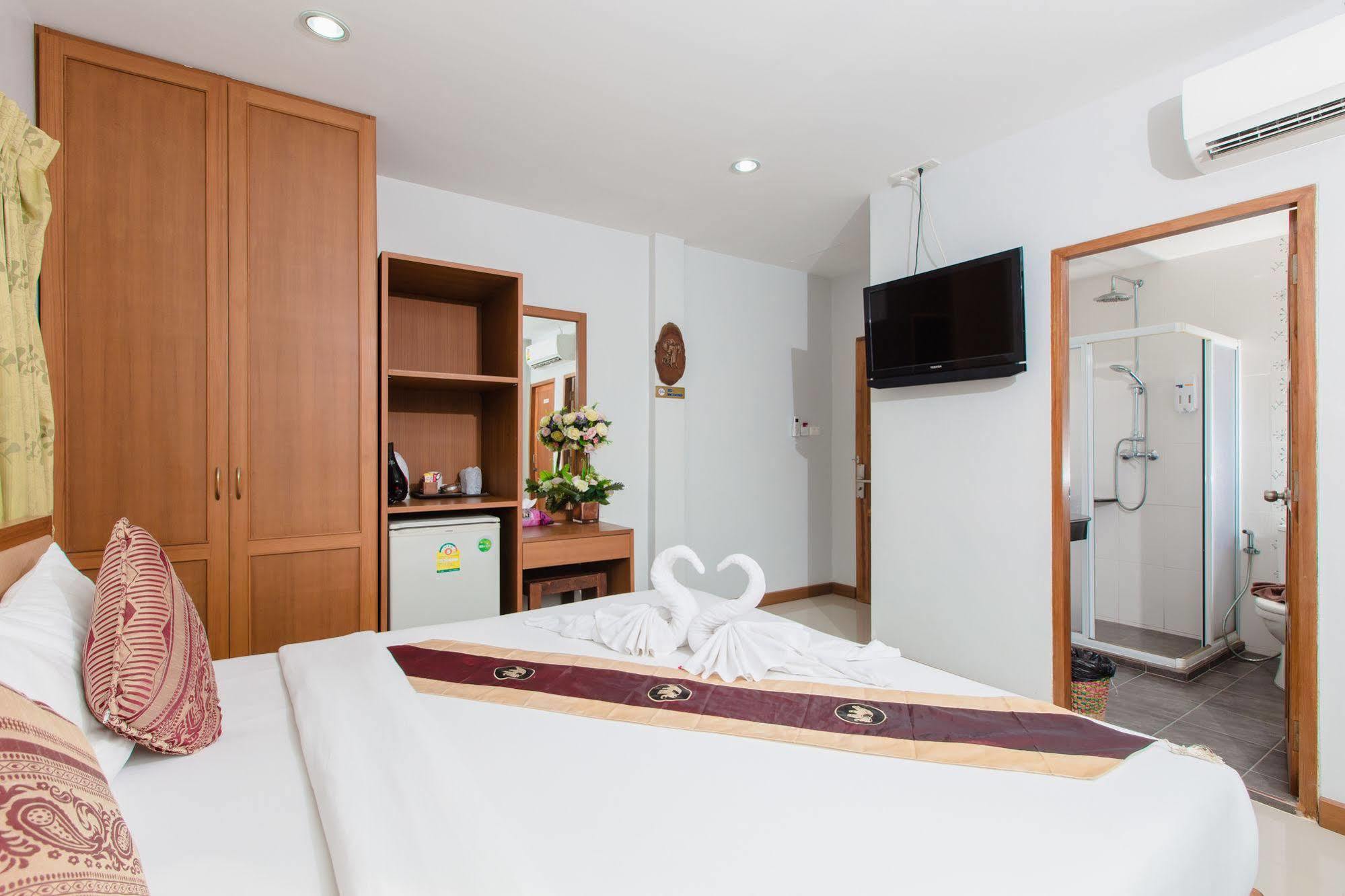 Hip Yaya Residences Patong Exterior foto