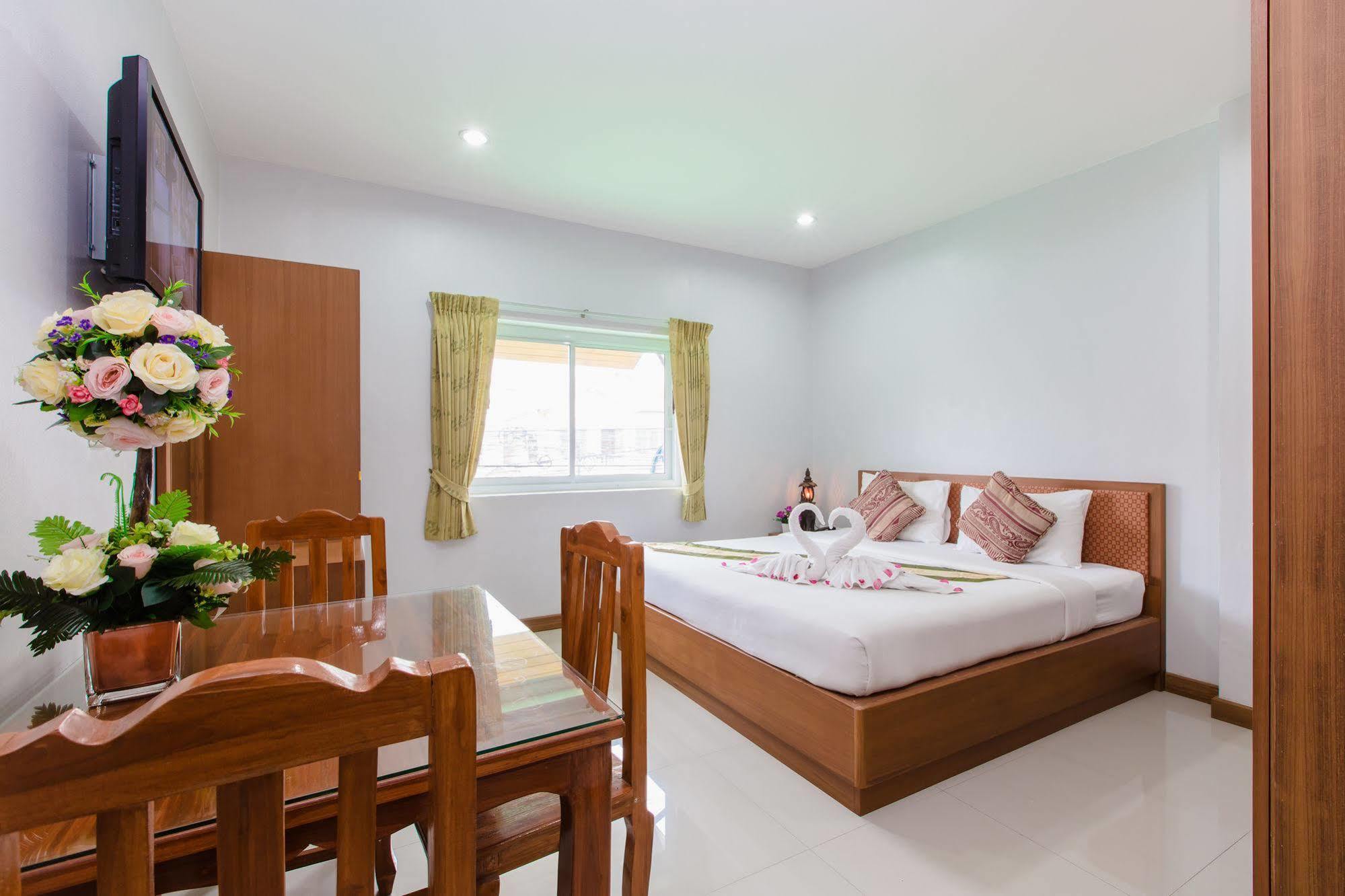 Hip Yaya Residences Patong Exterior foto