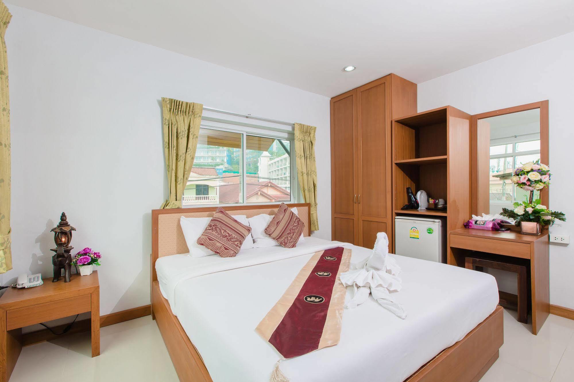Hip Yaya Residences Patong Exterior foto