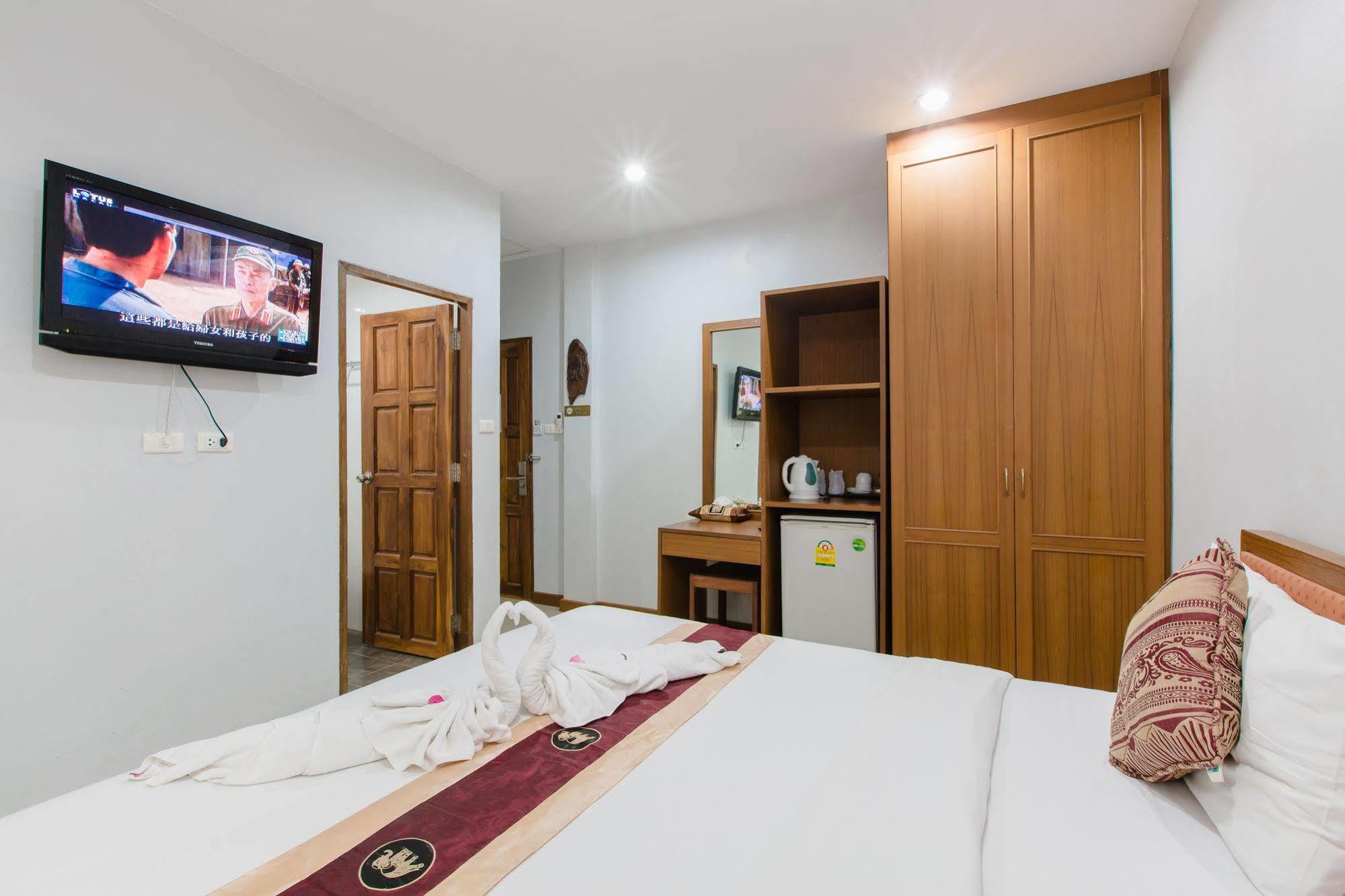 Hip Yaya Residences Patong Exterior foto