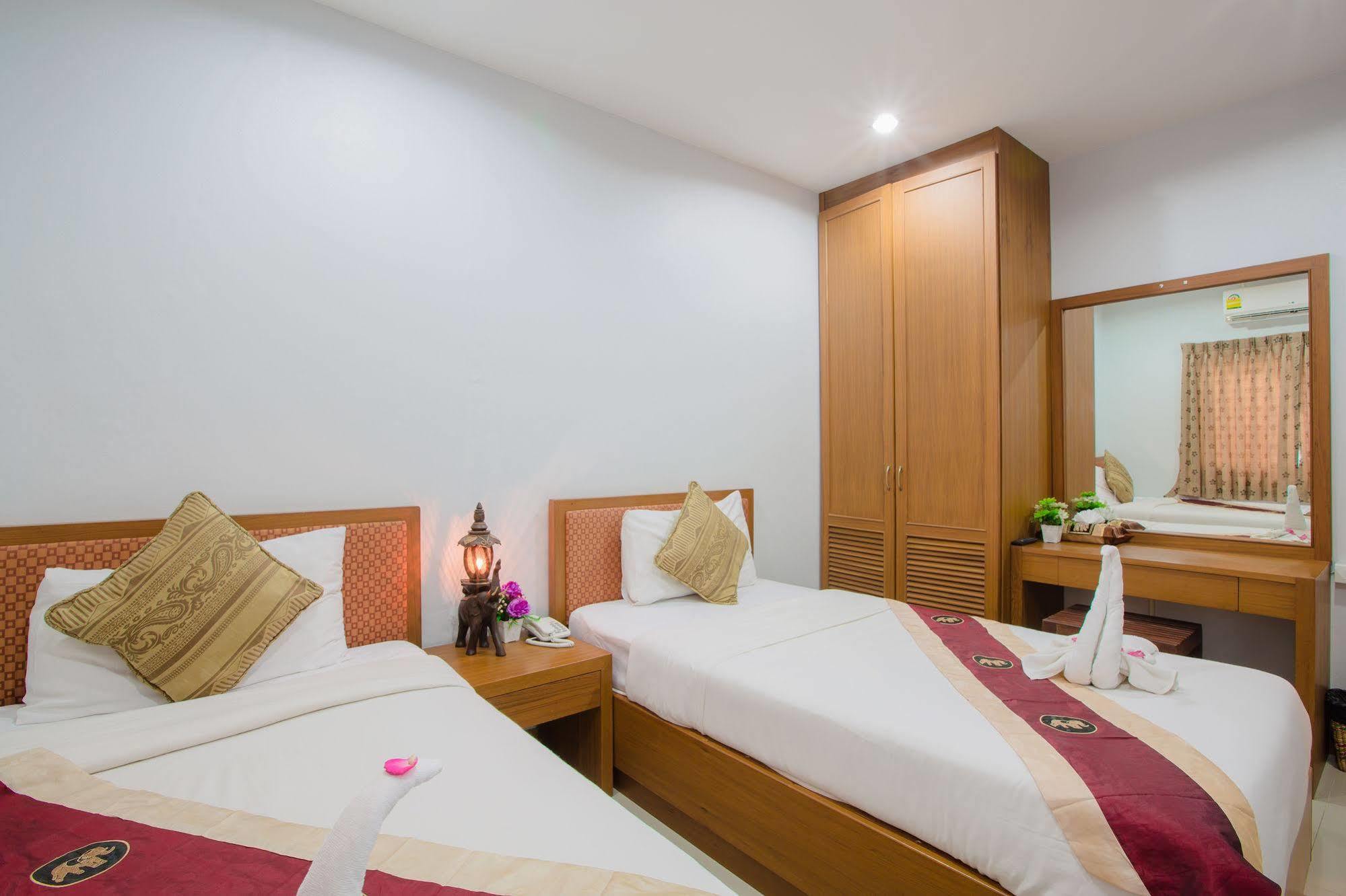 Hip Yaya Residences Patong Exterior foto