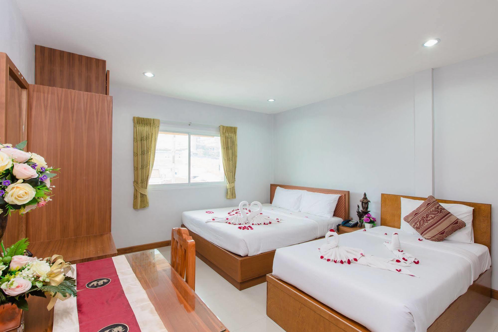 Hip Yaya Residences Patong Exterior foto